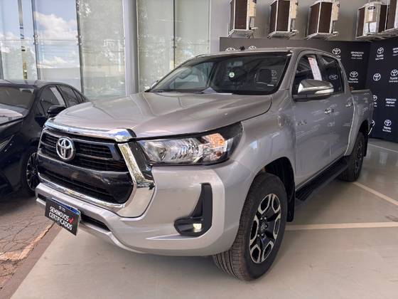 TOYOTA HILUX 2.8 D-4D TURBO DIESEL CD SRV 4X4 AUTOMÁTICO